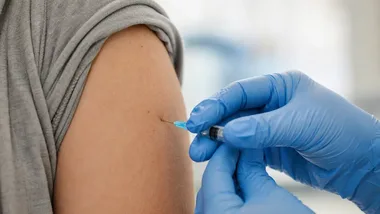 Darmowe szczepienia przeciw HPV dla młodych dorosłych. Liczy się termin