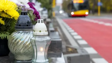 Więcej aut i pieszych przy cmentarzach. Policja zapowiada działania