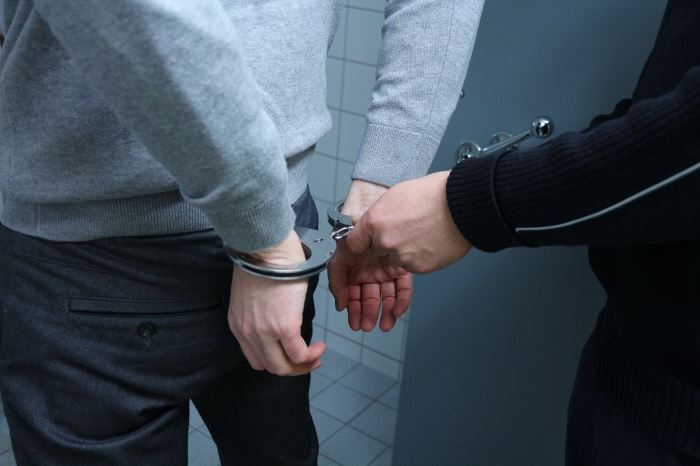 Policja Inowrocław: Aresztowany za „beztroskę” na drodze i kradzież