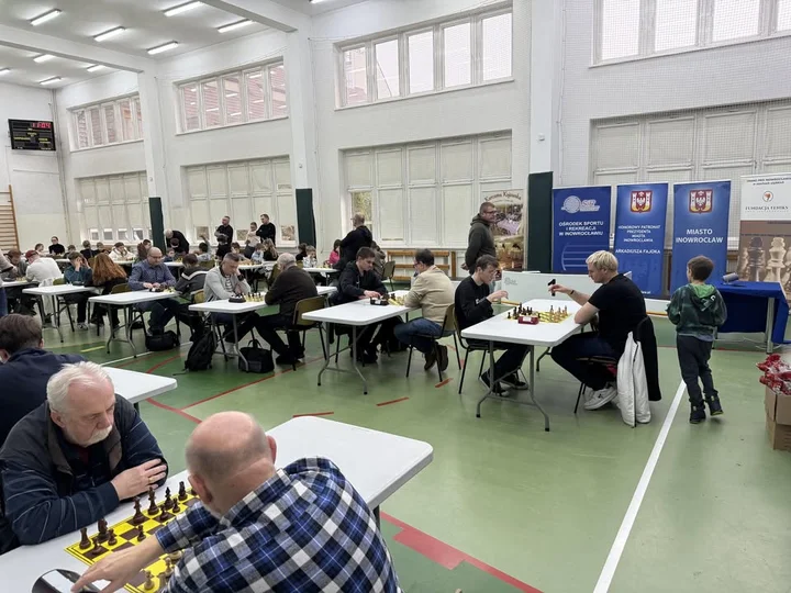 Grafika promocyjna wydarzenia Grand Prix Inowrocławia w Szachach Szybkich — turniej w QEMETICA Arena