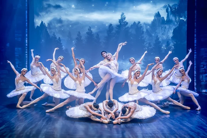 Grafika promocyjna wydarzenia Jezioro Łabędzie — Królewski Balet Klasyczny w Inowrocławiu