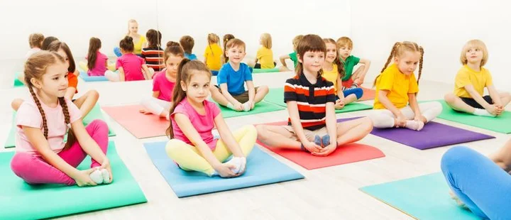 Grafika promocyjna wydarzenia Yoga Kids — joga dla dzieci 5+ w soboty, godz. 12