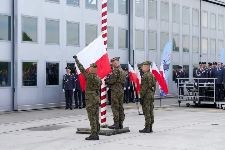 Medale i awanse podczas święta 56. Bazy Lotniczej w Latkowie