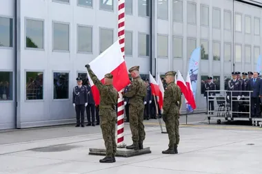 Medale i awanse podczas święta 56. Bazy Lotniczej w Latkowie