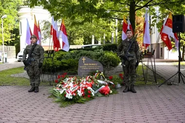 Dąb Pamięci miejscem hołdu dla ofiar wojny i sowieckich represji