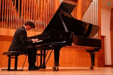 Fortepian dla nauczycieli. Inowrocławianie usłyszeli recital Georgiego Vasileva