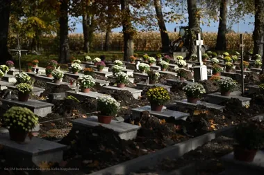 Ruszyła renowacja alejek przy zabytkowej kwaterze na cmentarzu przy Marulewskiej