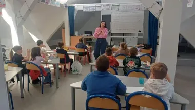 Kasprowicz w dziecięcych obrazach. W szkole powstała barwna wystawa