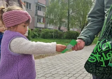 Przedszkolaki ruszyły z ekologicznym przekazem. To lekcja odwagi i troski