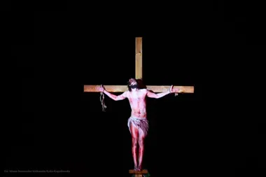 Deszcz nie zdołał osłabić misterium w Solankach, a scena nabrała siły