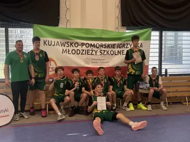 Inowrocławska „ósemka” zatrzymała rywali i sięgnęła po wojewódzki tytuł