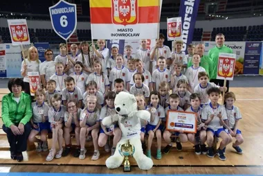 Uczniowie SP6 wrócili z Torunia z medalami po walce o finał „Białego Misia”