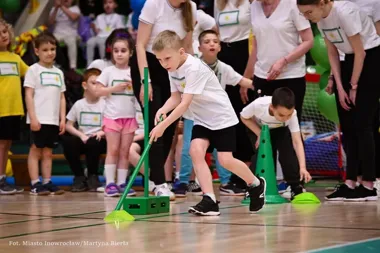 Sport, uśmiechy i integracja. Mini Spartakiada połączyła dzieci w Inowrocławiu