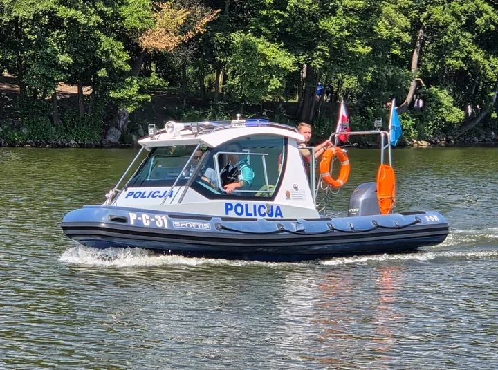 Prawie 1,5 promila za sterem łodzi na Gople. Policja przerwała rejs