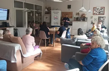 Policjanci ostrzegali seniorów w Inowrocławiu. Włączyli młodzież OHP