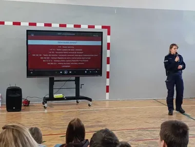 Przemoc rówieśnicza i nienawiść. Policja rozmawiała z młodzieżą w Kruszwicy