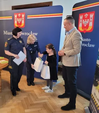 Dzieci w Inowrocławiu pokazały, co grozi za brak porządku po psie