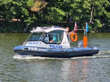 Prawie 1,5 promila za sterem łodzi na Gople. Policja przerwała rejs