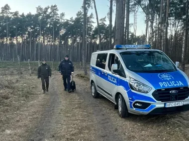 Patrole w lasach Inowrocławia - policja i Straż Leśna walczą z kłusownictwem