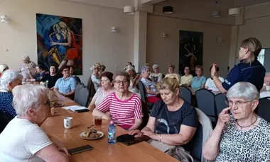 Seniorzy z Kruszwicy nauczyli się rozpoznawać oszustów - metody są coraz bardziej perfidne