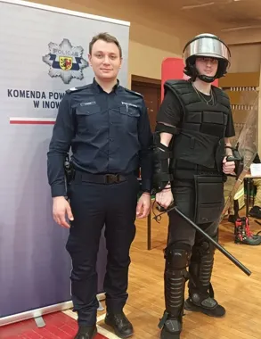 Policyjne stoisko przyciągnęło tłum - młodzi pytali o służbę w Inowrocławiu