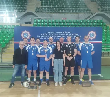 Inowrocławscy policjanci weszli na podium - i zabrali też nagrodę bramkarza