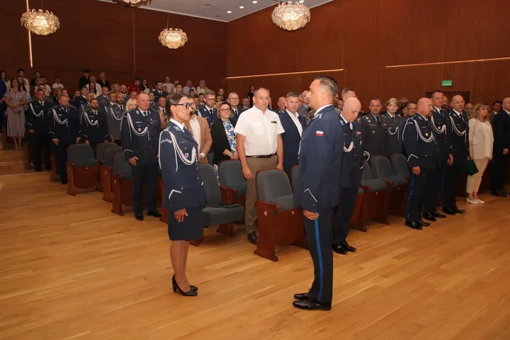 W Inowrocławiu 54 policjantów odebrało awanse podczas święta formacji
