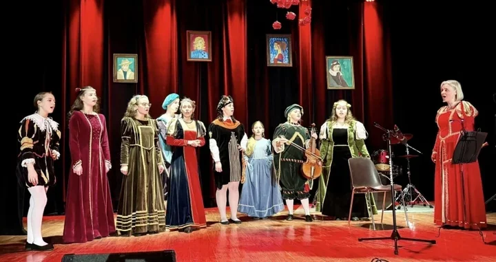 Młodzi artyści z MDK rozśpiewali salę z okazji Dnia Kobiet i Dnia Mężczyzn