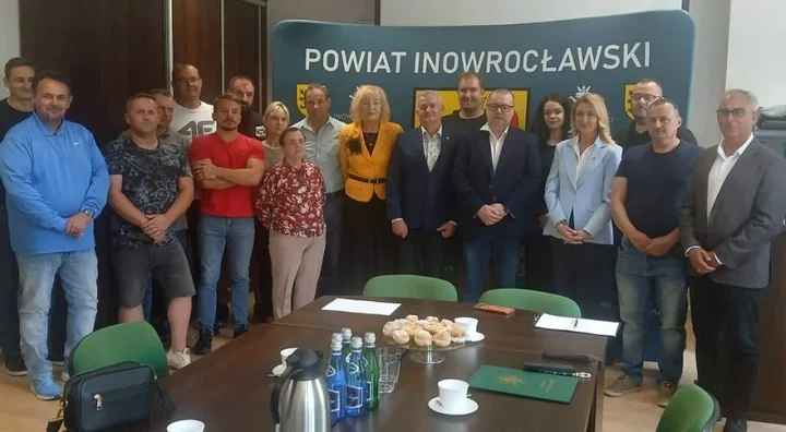 51 uczniów ruszy latem na staże w firmach i gospodarstwach powiatu