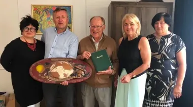Po latach wrócił do „Konopy”. Francuski pedagog odwiedził szkołę