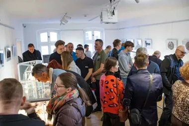 Odkrycia z Batkowa na wystawie – od monet celtyckich po zabawki z XX wieku