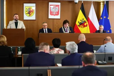 Radni o bezpieczeństwie, szpitalu i pieczy zastępczej – decyzje podczas sesji powiatu