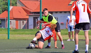 W dwóch liceach ruszają klasy sportowe z koszykówką, piłką nożną i siatkówką