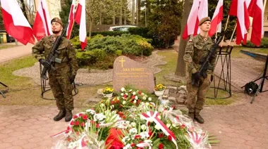 W Inowrocławiu pamięć o Katyniu i Smoleńsku połączyła samorządowców i służby