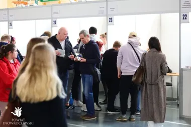 W hali Kujawianka szukali pracy i rozmów, które mogą zmienić zawodowy kurs