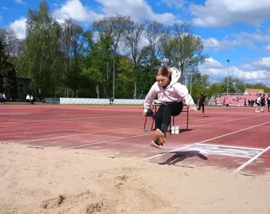 Młodzi lekkoatleci z powiatu pokazali siłę. Na stadionie nie brakowało debiutów